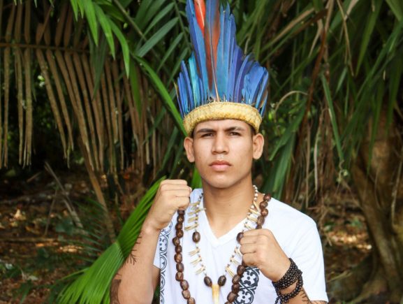 Representatividade: com apoio do Governo do Estado, jovem indígena disputa campeonato de MMA