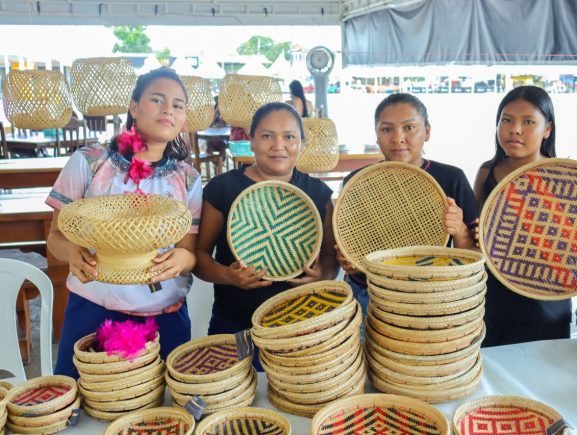 Ecoturismo: Feira do artesanato indígena impulsiona trabalho de artesãos para o fluxo turístico nos municípios